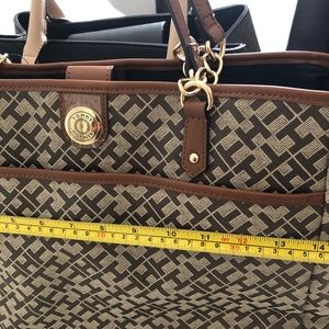 NEW ‼️ TOMMY HILFIGER-👜